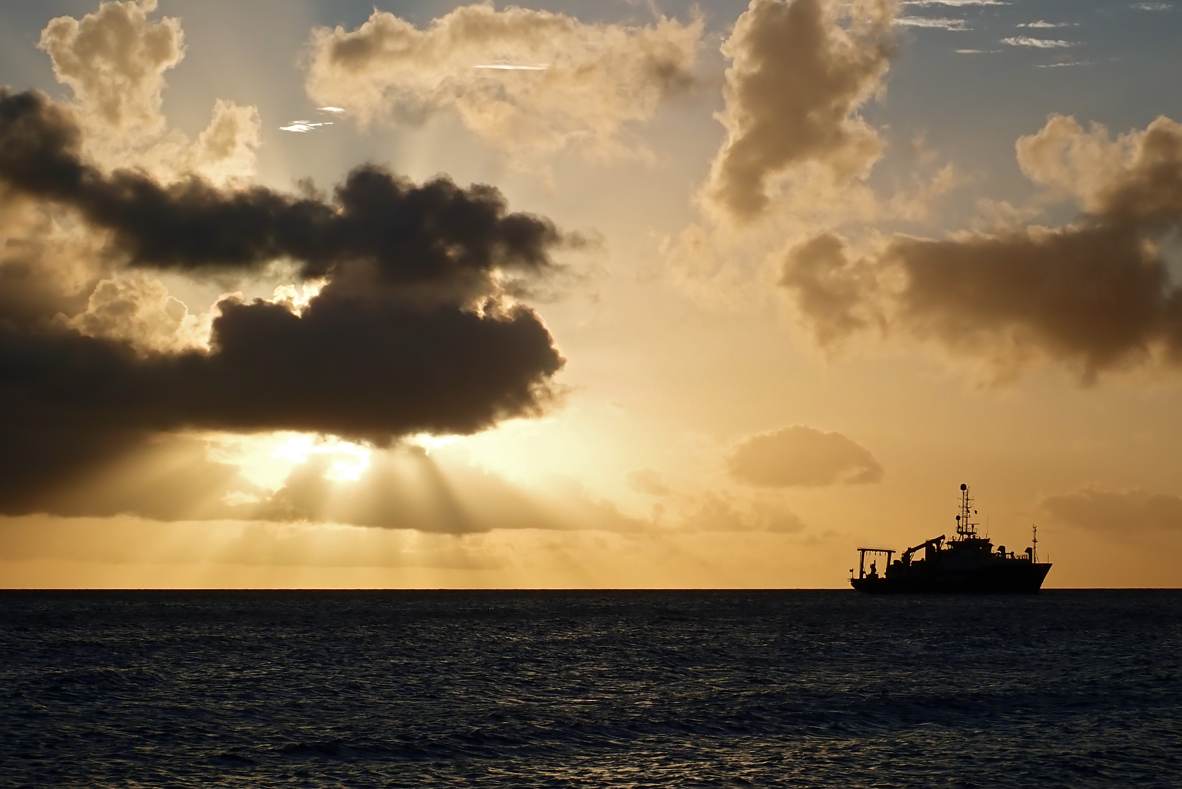 2018-01-25 - 18-17-33 - Sunset mit Schiff @ Moomba Beach
